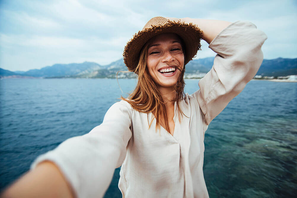 Como ganhar na loterias? Dicas para acertar! Mulher viaja pelo mundo depois de ganhar na loteria